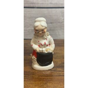 Vintage Napco Mrs Clause Salt and Pepper Shaker Spaghetti Trim